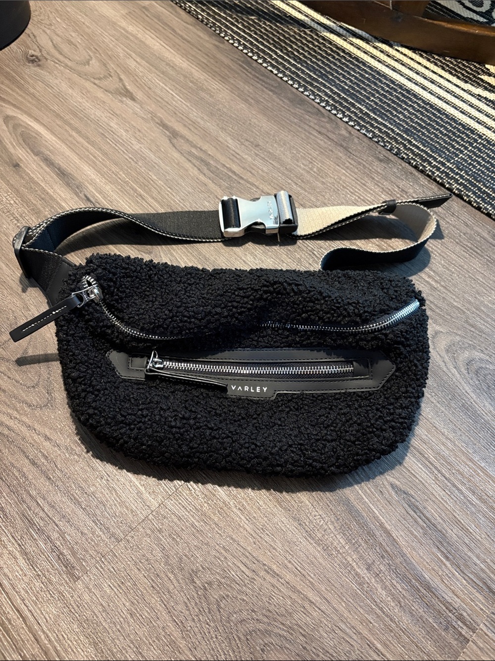 Like New Varley Kansa Sherpa Belt Bag
